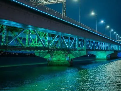 Bridge To The North