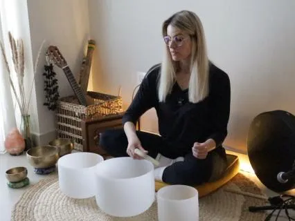 Brief Sound Bath with Crystal Bowls and Kalimba | 6 minutes