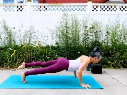 Bright Start: 25-Min Morning Flow Yoga Recharge