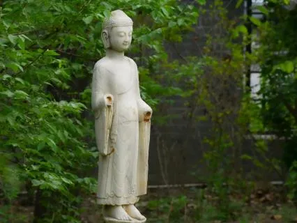 Buddha's Embrace: Tibetan Healing Ambient Meditation