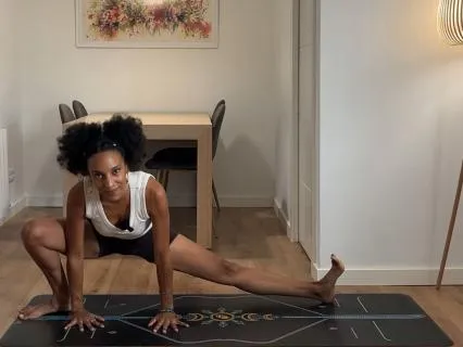 Calm And Cooling Flow | 10-Minute Moon Salutations