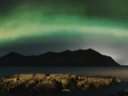 Calm Mind, Deep Sleep – 7 Hz Theta Binaural Waves