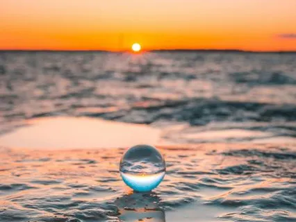 Beta Waves for Focused Solutions