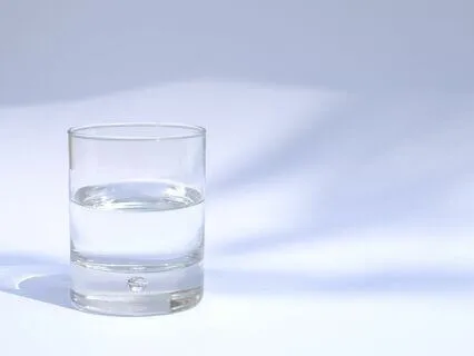 1 Copo de Água, com Atenção