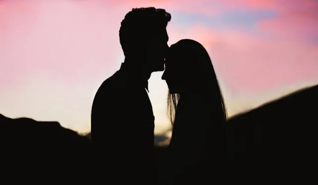 https://libraryitems.insighttimer.com/slugs/couple-s-heart-to-heart-breathing-meditation/pictures/tiny_rectangle_large.webp