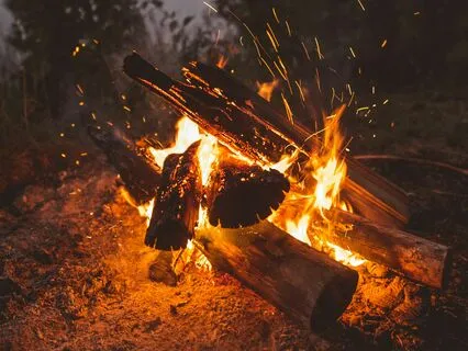 Crackling Celtic Log Fire