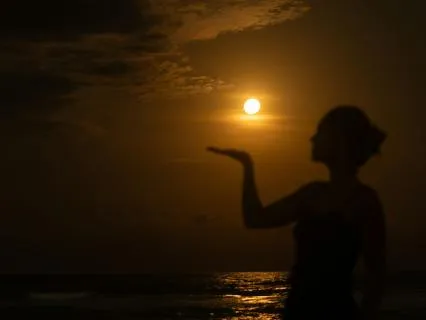 Daily Message & Reiki Flow - Moon Maiden