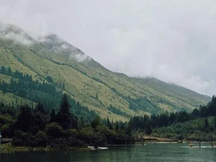 Deep Sleep Sanctuary: The Gentle Hum Of 639 Hz Night Waves