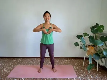 Dissolving Anxiety: Gentle Qigong Yoga Flow (20 Minutes)