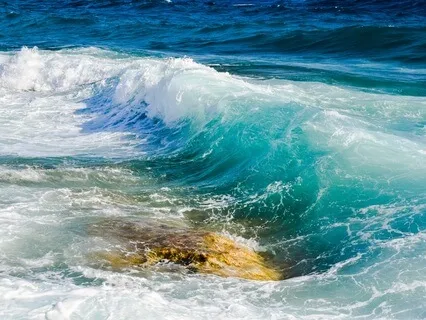 Distant Crashing Waves & Roaring Coastal Ambience