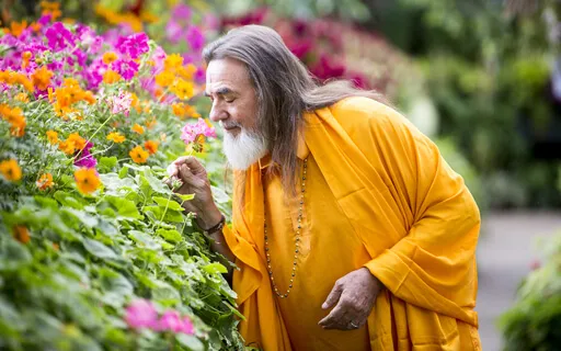 Divine Chanting - Meri Radha Rani