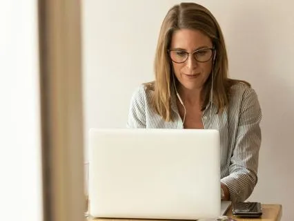 En andningspaus vid skrivbordet (4 min)