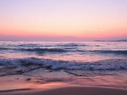 Entrancing Glass Vase Daydream