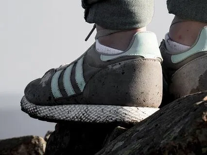 Every Step, A Pause: 11-Minute Walking Mindfulness