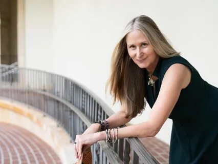 Expand And Contract In The Quantum Now