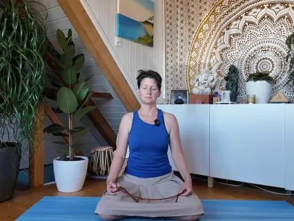 Extended Sāvitrī Gāyatrī Mantra: 21x With Tanpura
