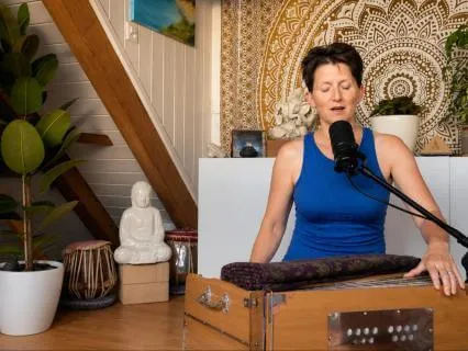 Extended Sāvitrī Gāyatrī Mantra: Guided Chanting Practice