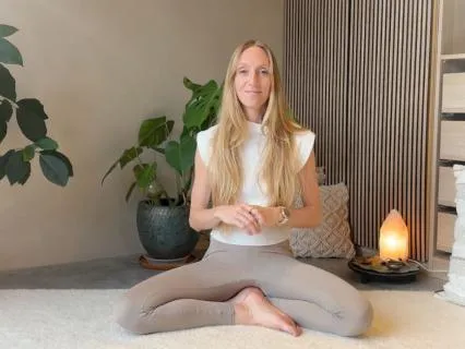 21 Day Femme Embodiment Quest | Reclaim your Feminine Side