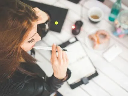 Find Calm At Work: Gratitude Pause At Your Desk