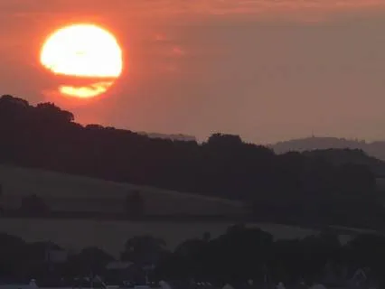 Find Peace Here In The Present Moment - 10 Minute Practice