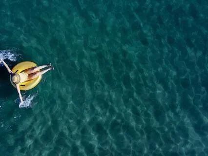 Floating In Light:Immersive Stillness For Sleep & Meditation