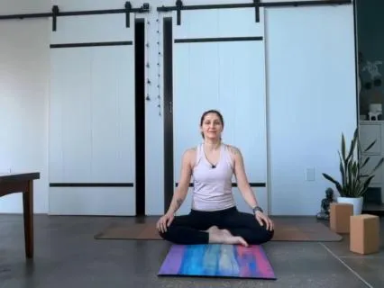 Flow to Center: 50-Minute Vinyasa