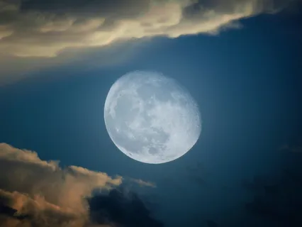 Fly To The Moon - Lucid Dreaming Music