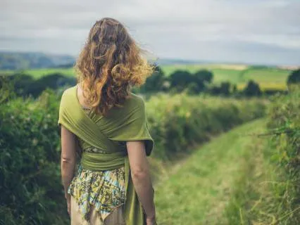 From Busy Mind To Present Moment: A Short Walking Meditation