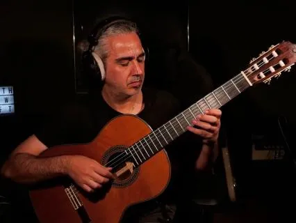 Gentle Classical Guitar For Calm And Mindful Moments