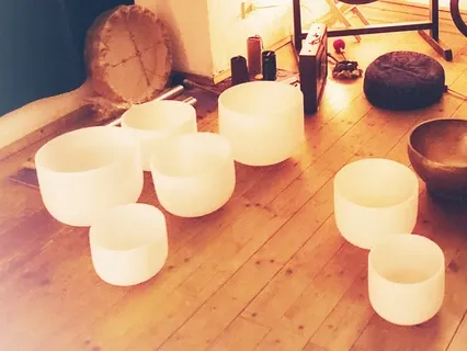 Gentle Meditation With Voice, Crystal Bowls, Koshi Chimes 