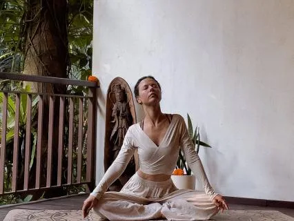 Gentle Morning Movement: Softening Into The Day