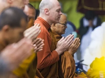 Gently Pulling Back From Thoughts, Feelings & Emotions