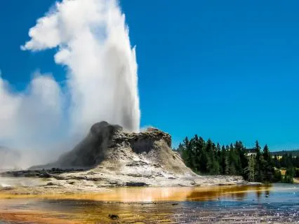 Geysers At Yellowstone National Park With Moving Melodies