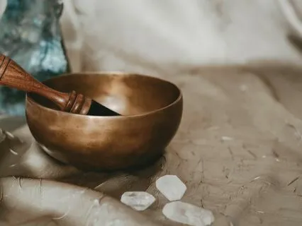 Ground And Center 7.5 Hz Isochronic Tones With Singing Bowls