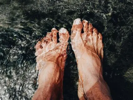 Ground Into Your Feet | 6 Minute Meditation With Music