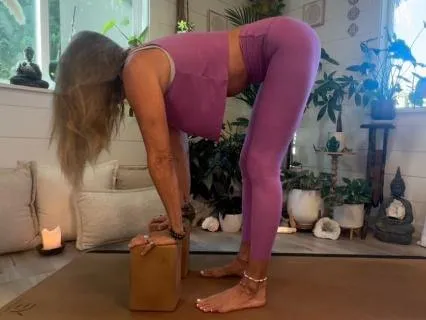 Grounding Morning Yoga | 20 Minutes