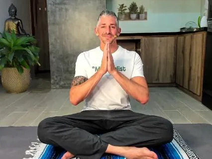 Evening Wind Down - Calming Hatha Yoga (33min)