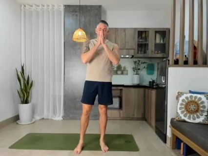 Hatha Yoga - Daily Centering Flow (15 Min)