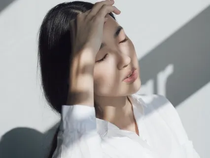 Head Hold And Breathe Meditation