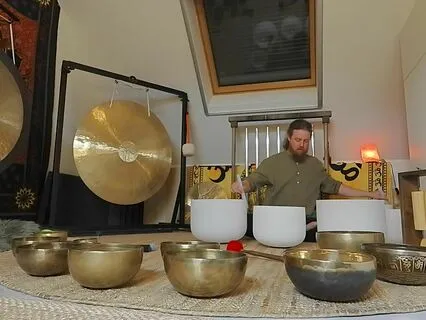 Healing Frequencies With Crystal And Tibetan Singing Bowls
