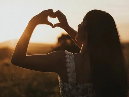 Heart Chakra Healing Moment: Connect With Your Heart Energy