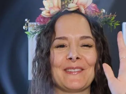 Heart Embrace: Reflexology, Reiki And Emotional Healing