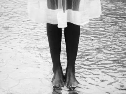 Held By The Earth – A Moment Of Mindful Grounding