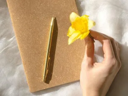 Hello New Habits: Mindful Journaling Practice