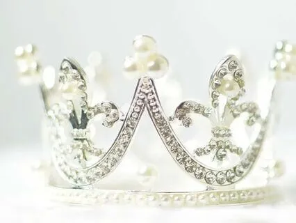 Her Crown Is Secure: A Daily Prayer For Confidence And Worth