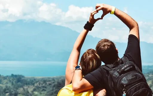 How The Masculine & Feminine Show Up In Friendships