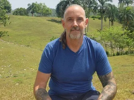 How To Embrace The Holiday Vibe - L,L,&L W/ Glenn Ambrose