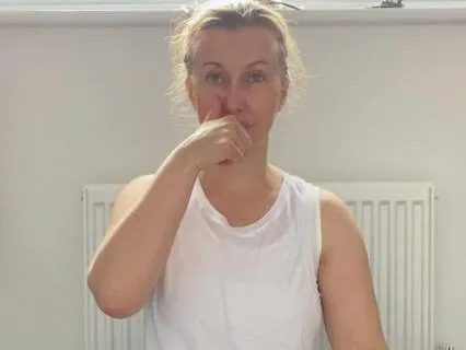 How To Practice Alternate Nostril Breathing