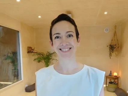 Humming Bee Breathing For Beginners (With Explanation)