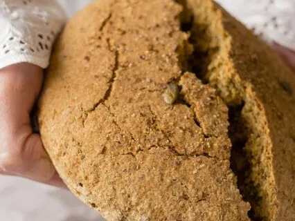 I Am - Lent Day 6: Broken And Shared